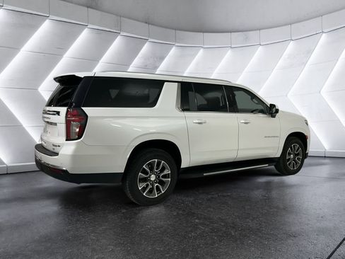 Used 2022 Chevrolet Suburban LT RWD image 4