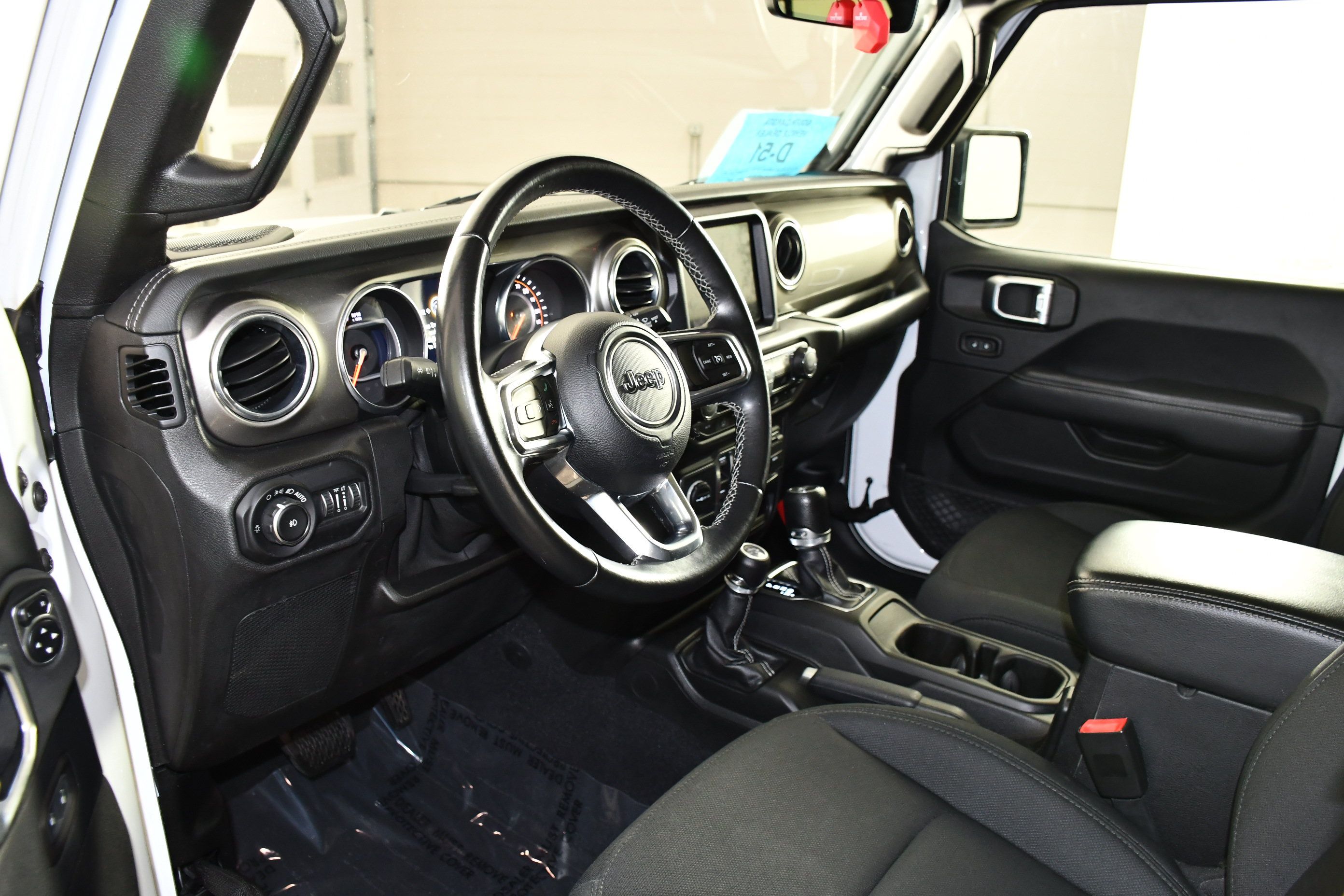Used 2018 Jeep Wrangler Unlimited Sahara AWD/4WD image 2