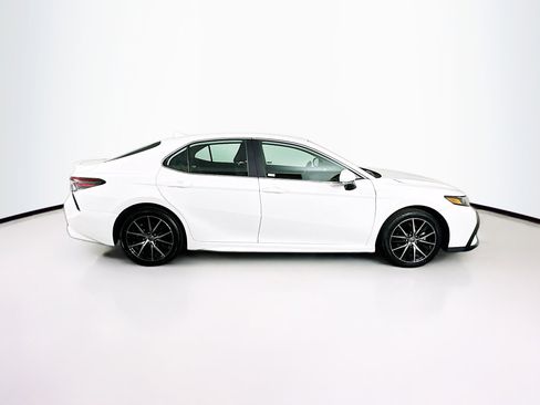 Used 2024 Toyota Camry SE image 10