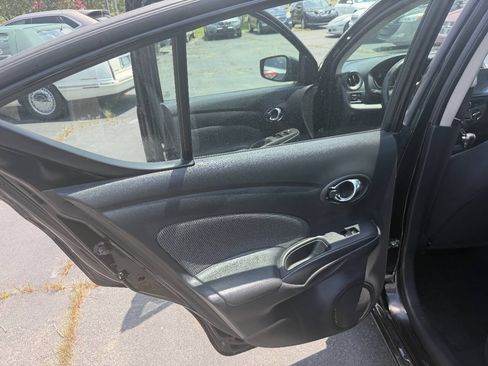 Used 2016 Nissan Versa SV FWD image 10