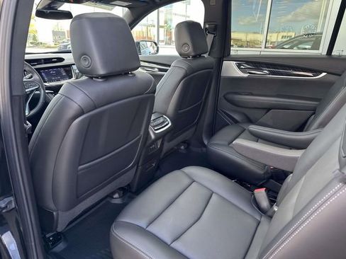 Certified 2024 Cadillac XT6 Premium Luxury w/ LPO, Floor Liner Package AWD/4WD image 32