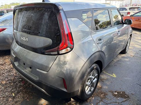Used 2025 Kia Soul LX w/ LX Technology Package FWD image 10