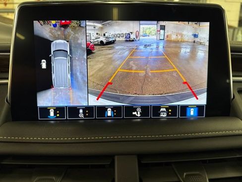 Used 2021 Chevrolet Tahoe Premier w/ Premium Package AWD/4WD image 15