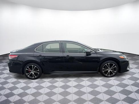 Used 2018 Toyota Camry SE FWD image 8