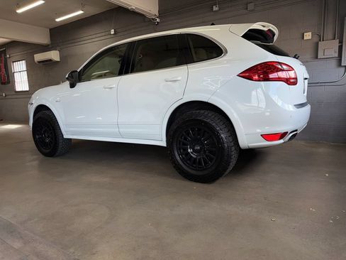 Used 2014 Porsche Cayenne Diesel AWD/4WD image 2