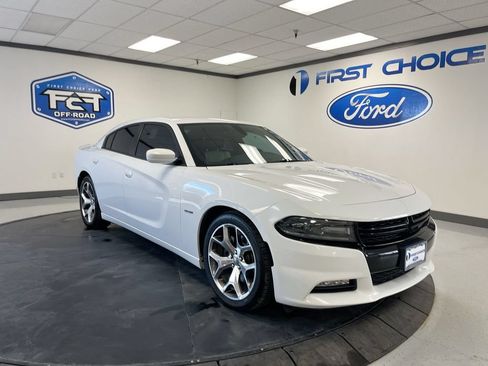 Used 2015 Dodge Charger R/T w/ Plus Group RWD image 2