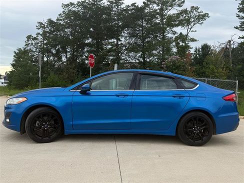 Used 2019 Ford Fusion SE w/ Equipment Group 151A FWD image 3