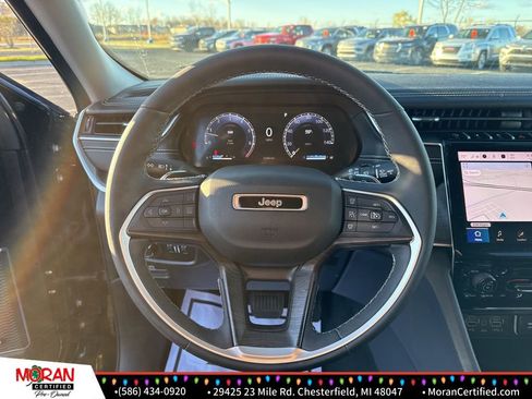 Used 2023 Jeep Grand Cherokee Limited image 16