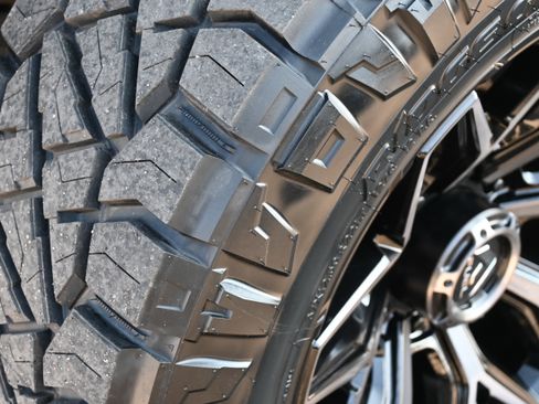 Used 2025 Chevrolet Silverado 2500 ZR2 w/ Technology Package image 14