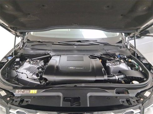 Used 2024 Land Rover Discovery S image 11