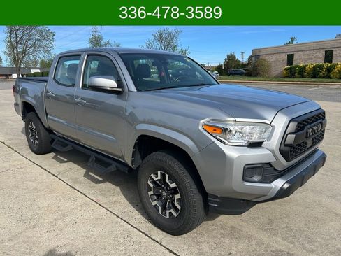 Used 2018 Toyota Tacoma SR image 7