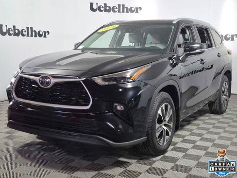 Certified 2024 Toyota Highlander XLE AWD/4WD image 3