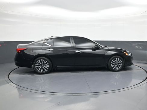 Used 2023 Nissan Altima 2.5 SV w/ SV Premium Package FWD image 8