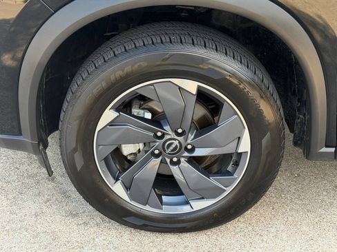 Used 2025 Nissan Rogue SV FWD image 27