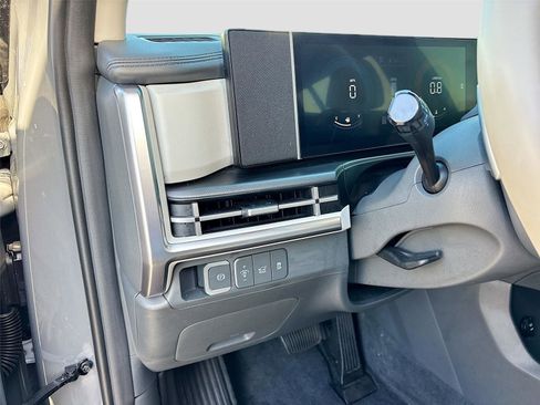 Used 2024 Hyundai Santa Fe SEL image 11