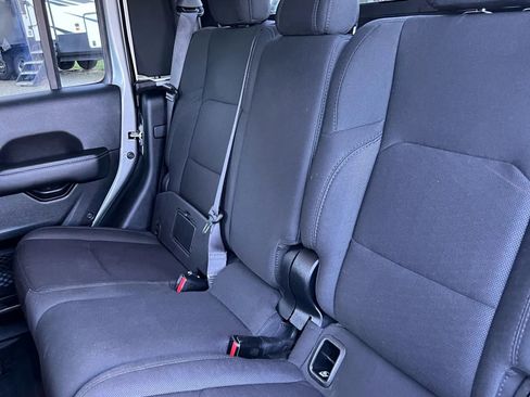 Used 2020 Jeep Gladiator Overland image 17