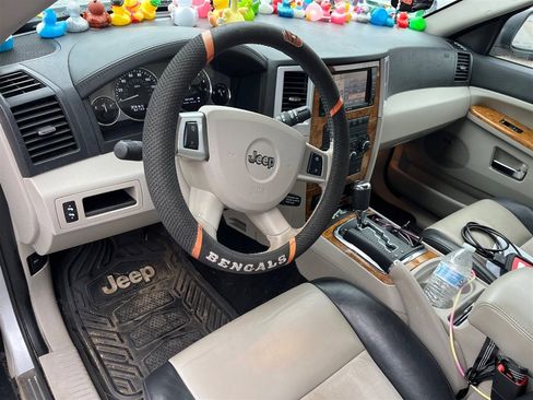 Used 2010 Jeep Grand Cherokee Limited w/ Trailer Tow Group image 3