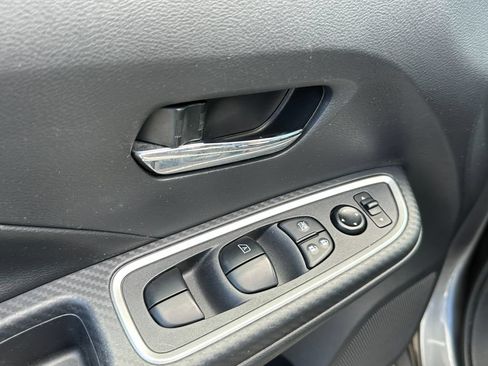 Used 2024 Nissan Versa SR FWD image 20