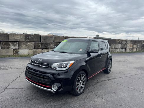 Used 2017 Kia Soul ! w/ Tech Package image 2