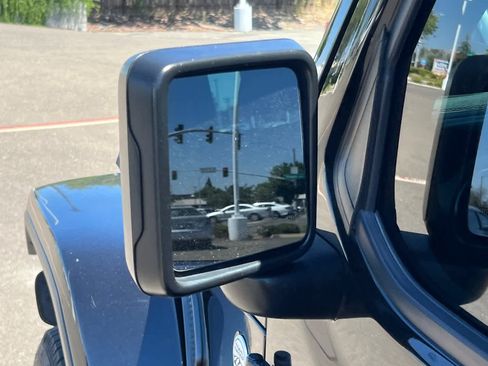 Used 2018 Jeep Wrangler Unlimited Sahara w/ Uconnect 4C Nav & Sound Group AWD/4WD image 8