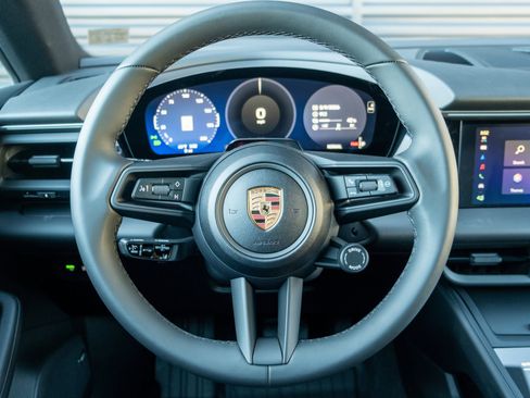 New 2026 Porsche Macan 4 Electric image 6