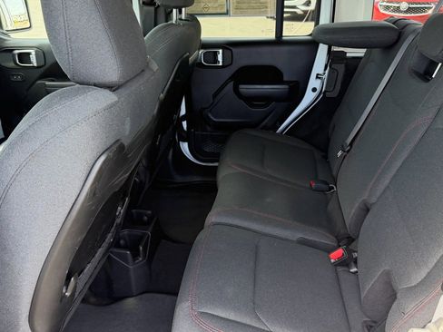 Used 2025 Jeep Wrangler Rubicon AWD/4WD image 18