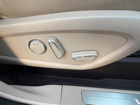 Used 2018 Lincoln MKC Reserve w/ Lincoln MKC Climate Package image 33