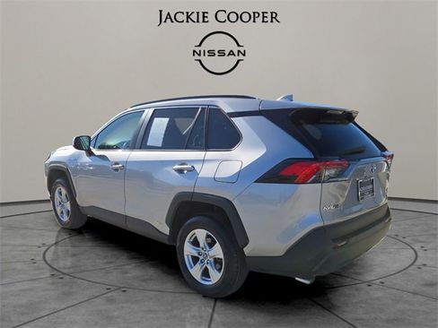 Used 2021 Toyota RAV4 XLE image 3