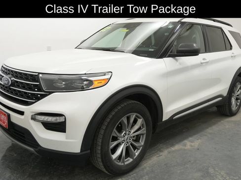 Used 2022 Ford Explorer XLT w/ Equipment Group 202A AWD/4WD image 3