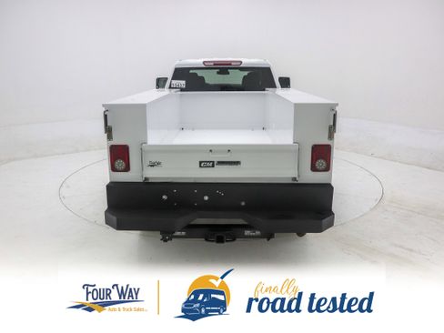 Used 2024 Chevrolet Silverado 2500 LT w/ Convenience Package image 5