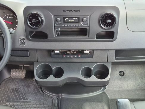 Used 2025 Mercedes-Benz Sprinter 2500 image 10