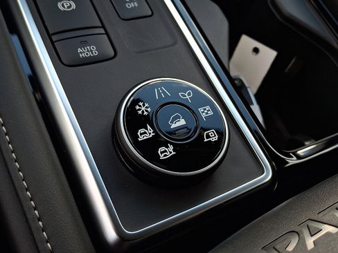 New 2025 Nissan Pathfinder SL image 15