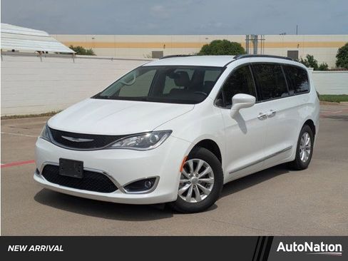 Used 2018 Chrysler Pacifica Touring-L w/ Premium Audio Group image 1