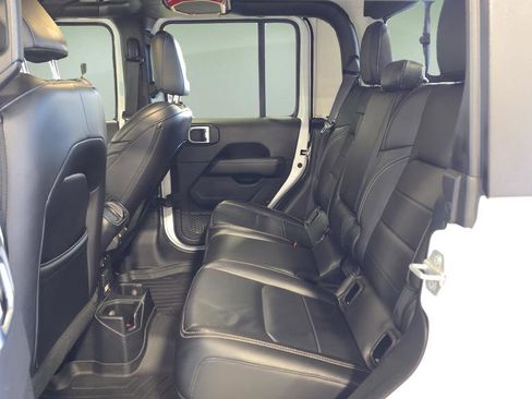 Used 2020 Jeep Gladiator Overland image 14