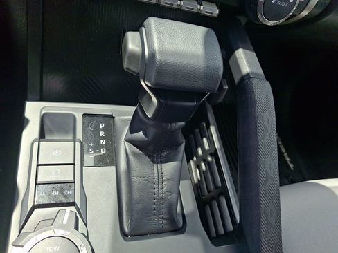 Used 2025 Toyota Tacoma SR5 AWD/4WD image 17