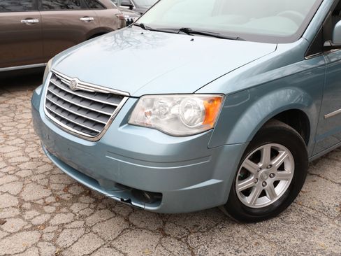Used 2010 Chrysler Town & Country Touring image 2