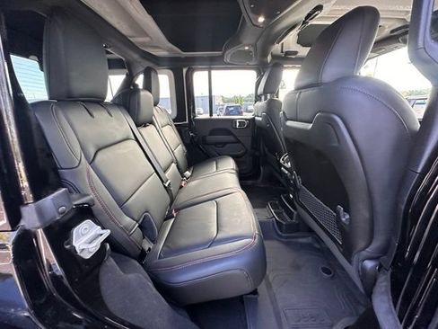 Used 2025 Jeep Wrangler Unlimited Rubicon AWD/4WD image 31