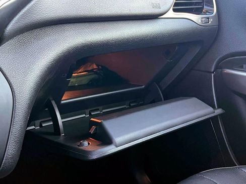 Used 2019 Jeep Cherokee Limited image 29