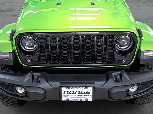 Used 2025 Jeep Gladiator Sport AWD/4WD image 16