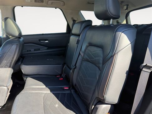 Used 2023 Nissan Pathfinder Platinum w/ Cargo Package image 13