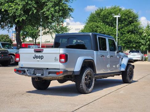 Used 2022 Jeep Gladiator Overland AWD/4WD image 7