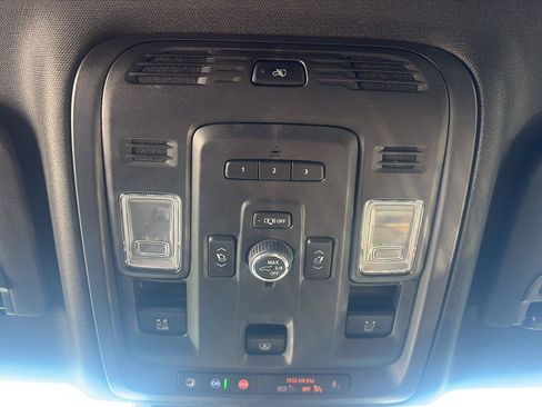Used 2024 Cadillac Escalade Premium Luxury AWD/4WD image 27