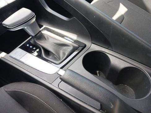 Used 2025 Hyundai Elantra SE FWD image 25