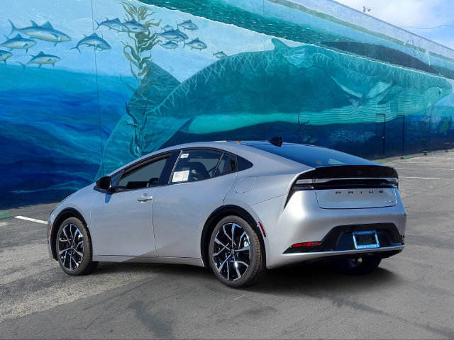 New 2027 Toyota Prius Plug-In Hybrid FWD image 2