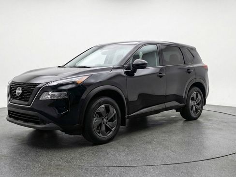 Used 2025 Nissan Rogue SV image 3