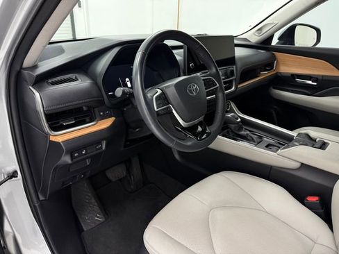 Used 2024 Toyota Grand Highlander FWD image 8