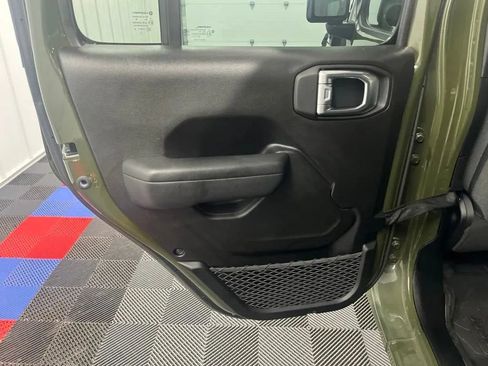 Used 2024 Jeep Wrangler Unlimited w/ Convenience Group AWD/4WD image 17