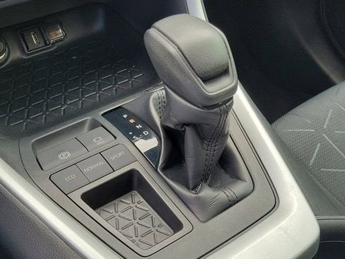 Used 2020 Toyota RAV4 XLE w/ Convenience Package image 28