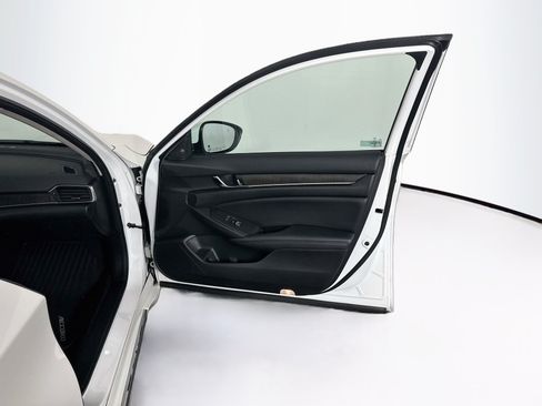 Used 2022 Honda Accord Touring image 32