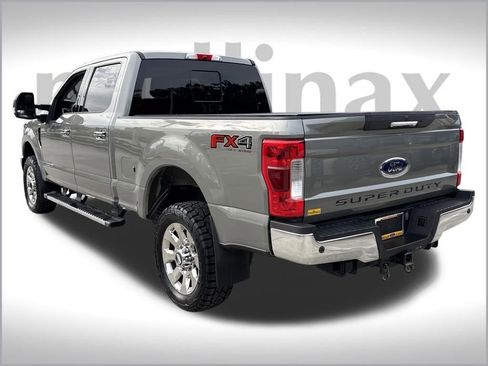 Used 2019 Ford F250 Lariat w/ Chrome Package image 9